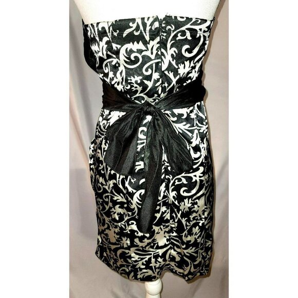 Charlotte Russe Strapless Dress - Size Medium - Picture 4 of 10